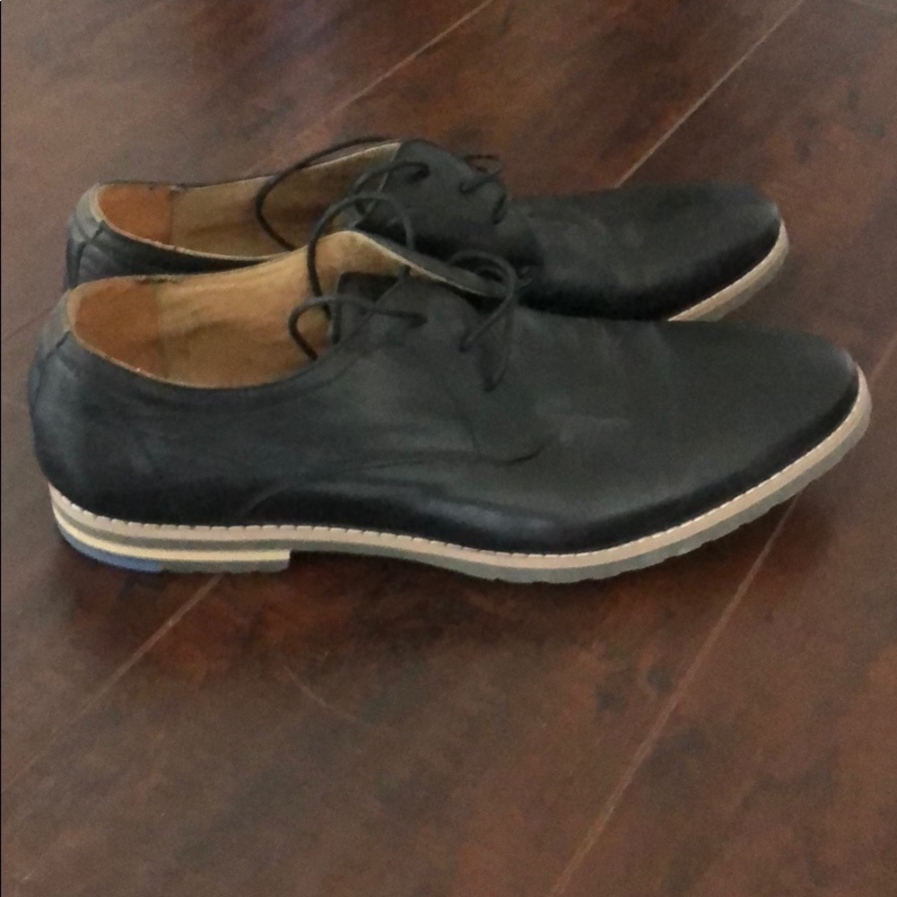 Men’s Dress Shoes, Unique Blue Accent Back Sole
